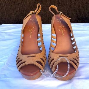 BRAND NEW Jessica Simpson Tan/ Wood color heels!